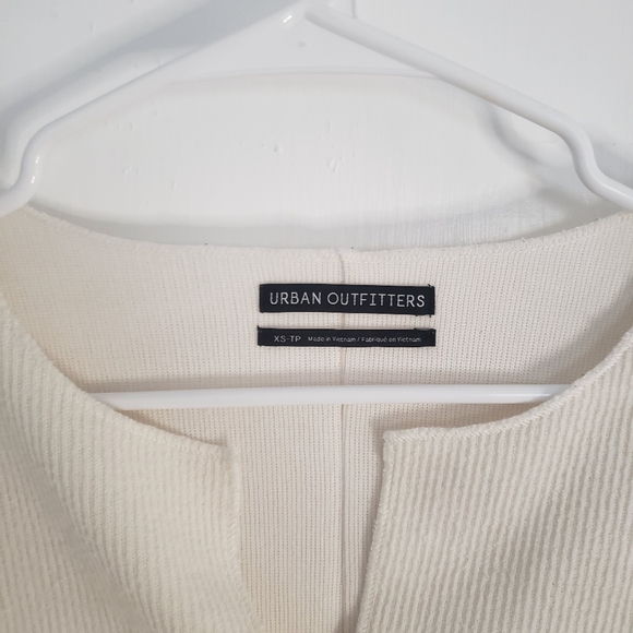 Urban Outfitters Cream Long Sleeve Boxy Top - Picture 3 of 7